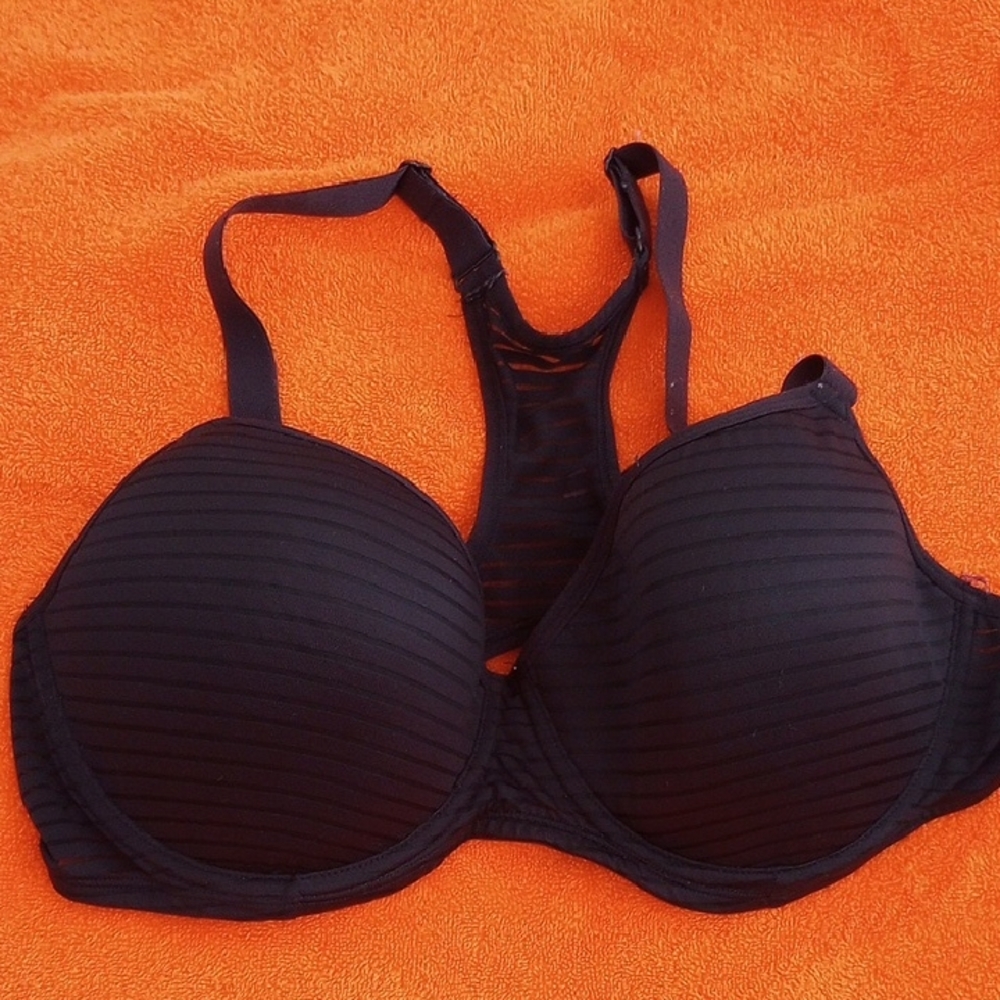 Black striped sports bra